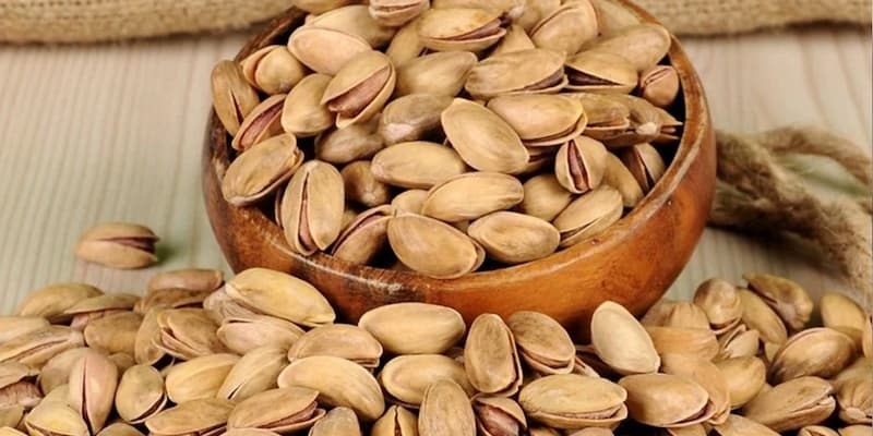 تصویر 4 از پسته بادامی کیلویی انتخابی مقرون به صرفه و با کیفیت